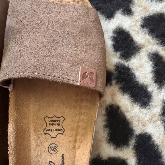 Sandals - Picture 2 of 3